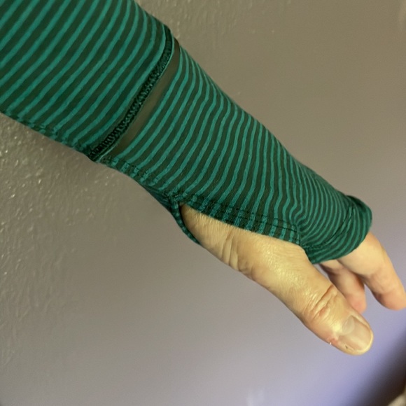 LULULEMON women’s long sleeve Sz 12 - Picture 3 of 6